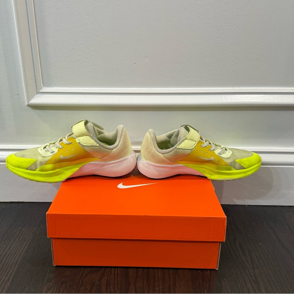 Nike Sonic Fly - Picture 7 of 10